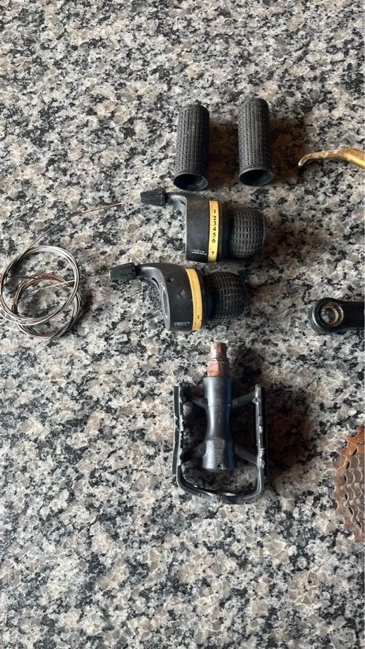 Peças de bicicleta - Freio, coroa, pedais e cassete - Foto 2