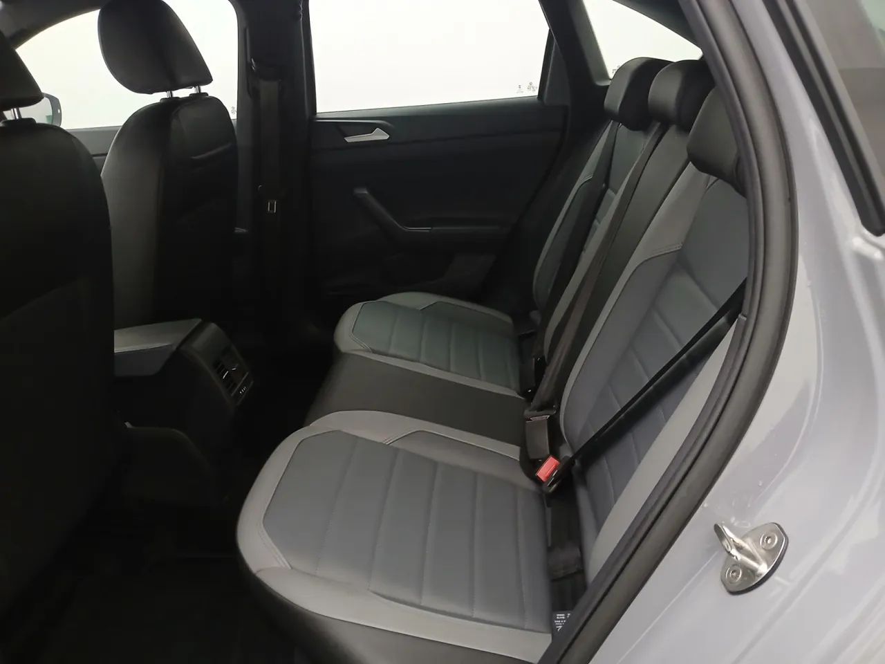 Volkswagen Nivus Highline 1.0 200 TSI Flex Aut., foto 17 de 18