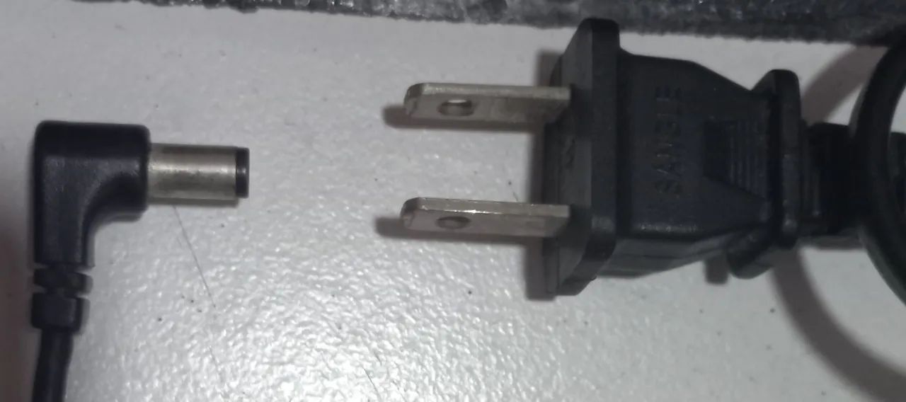 Fonte de netbook, Saída 19V - 2,1A - Foto 3