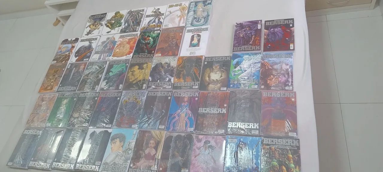 Mangá Coleção Completa Berserk - 42 Volumes - Edição de Luxo - Foto 3