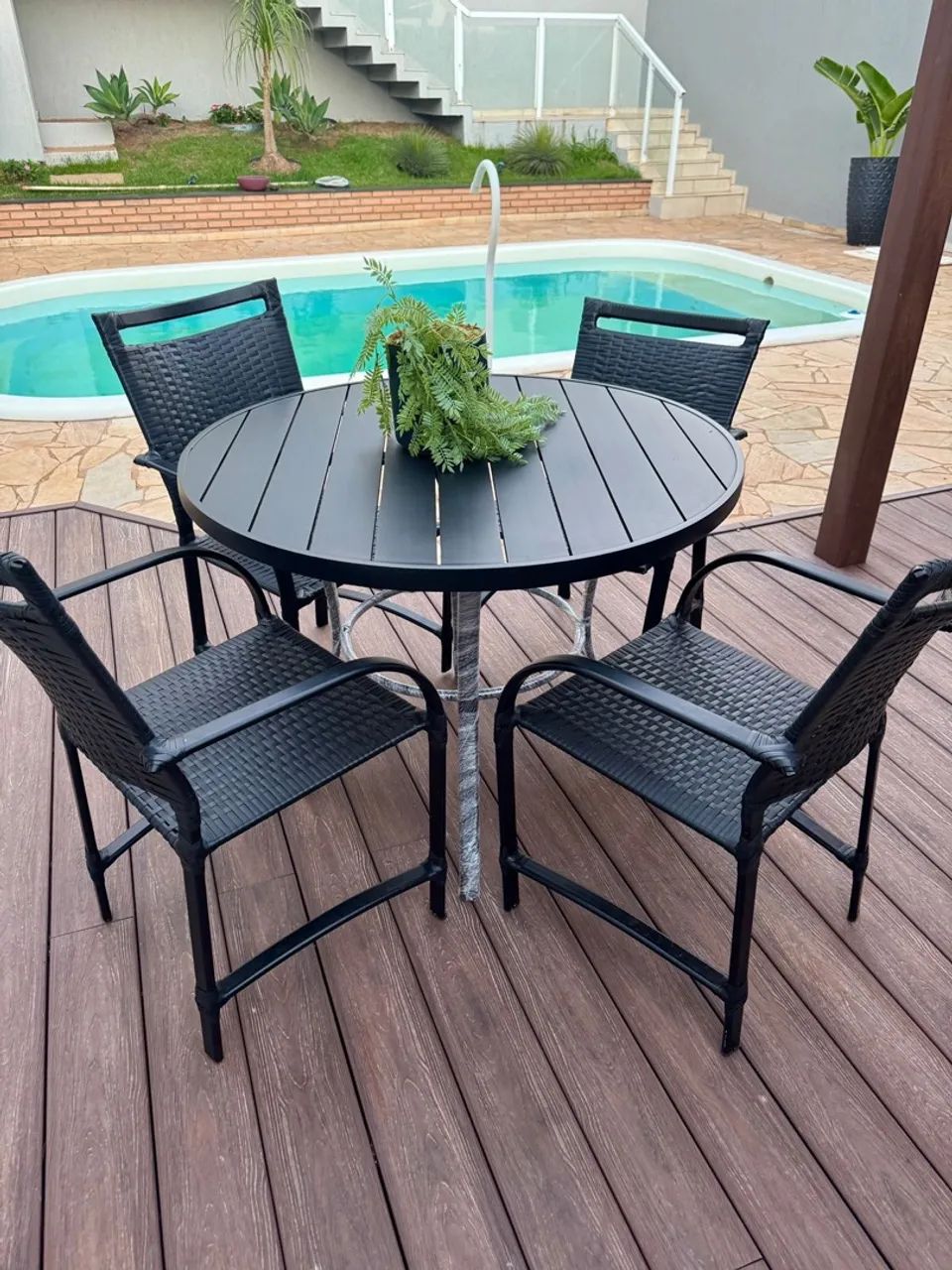 Conjunto de Mesa e Cadeiras para Área Externa 3200,00