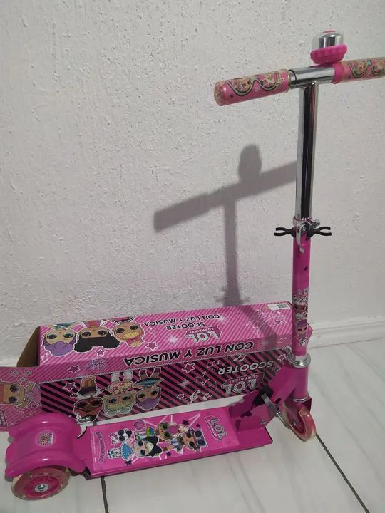 R$99.99 patinete infantil lol rosa 3rodas com buzina novo 0km  - Foto 3