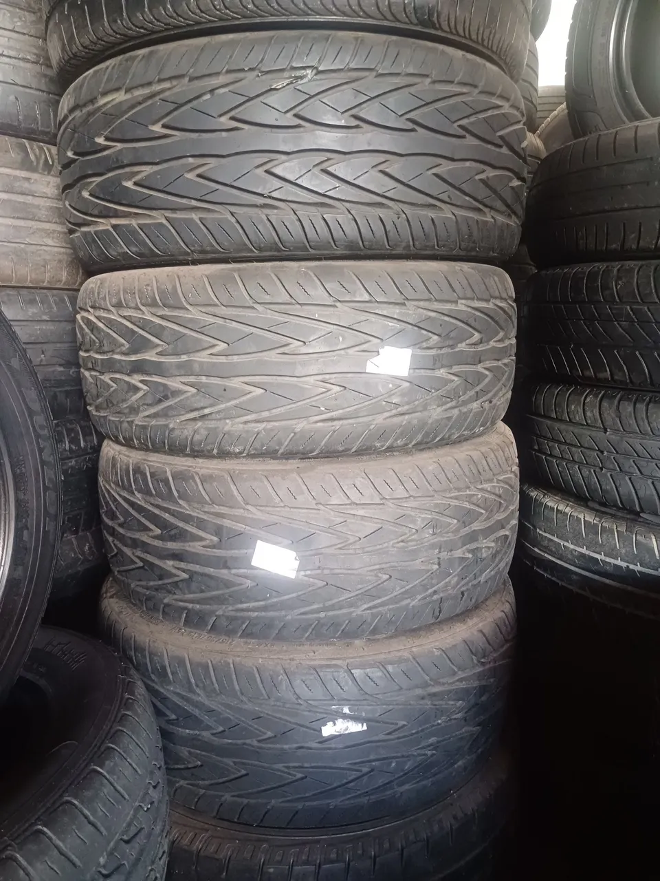 Pneus 215/45/19