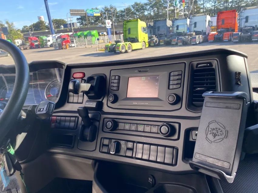 SCANIA CAMINHÃO A GÁS RH410 6X4 2022 - RETARDER, RODA DE ALUMÍNIO - Foto 12