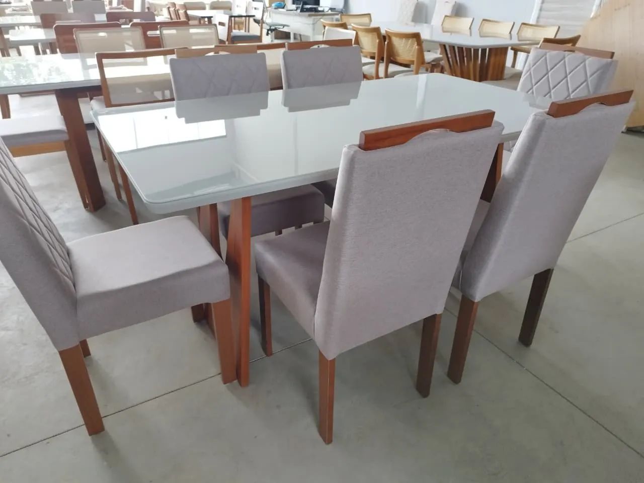Mesa de Jantar em Madeira com Tampo de Vidro c/ 6 cadeiras  - Foto 2