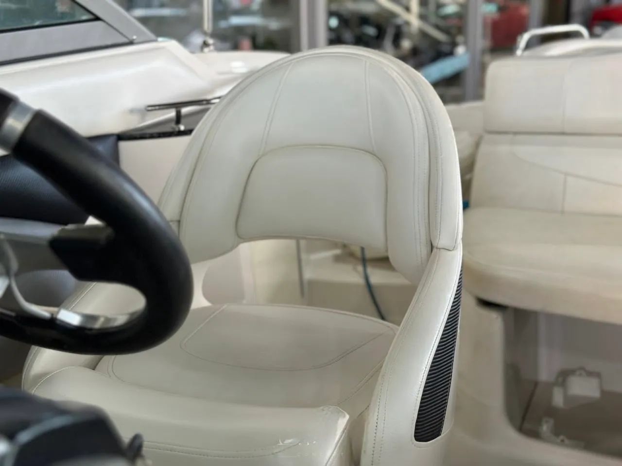 Lancha importada Valent 230, ano 2013, revisada e polida, sem detalhes. Apenas 250h de uso - Foto 5