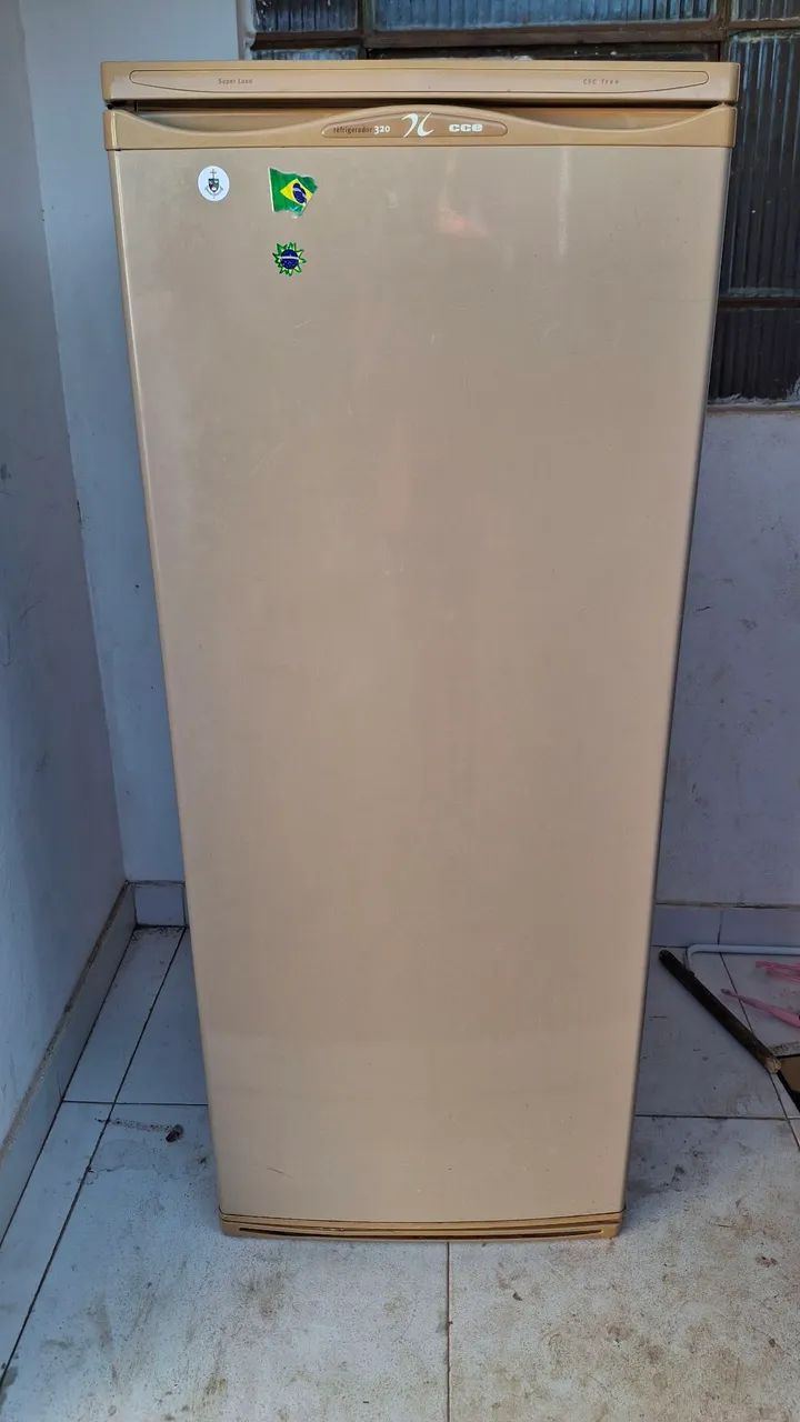 Geladeira CCE 320 litros conservada