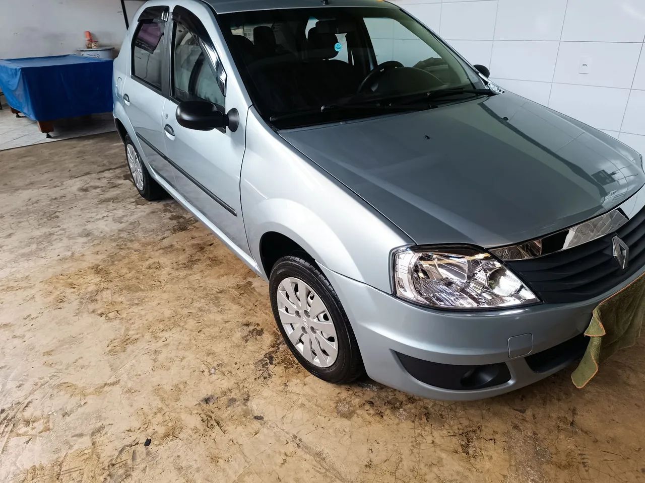 Vende-se Logan 2008