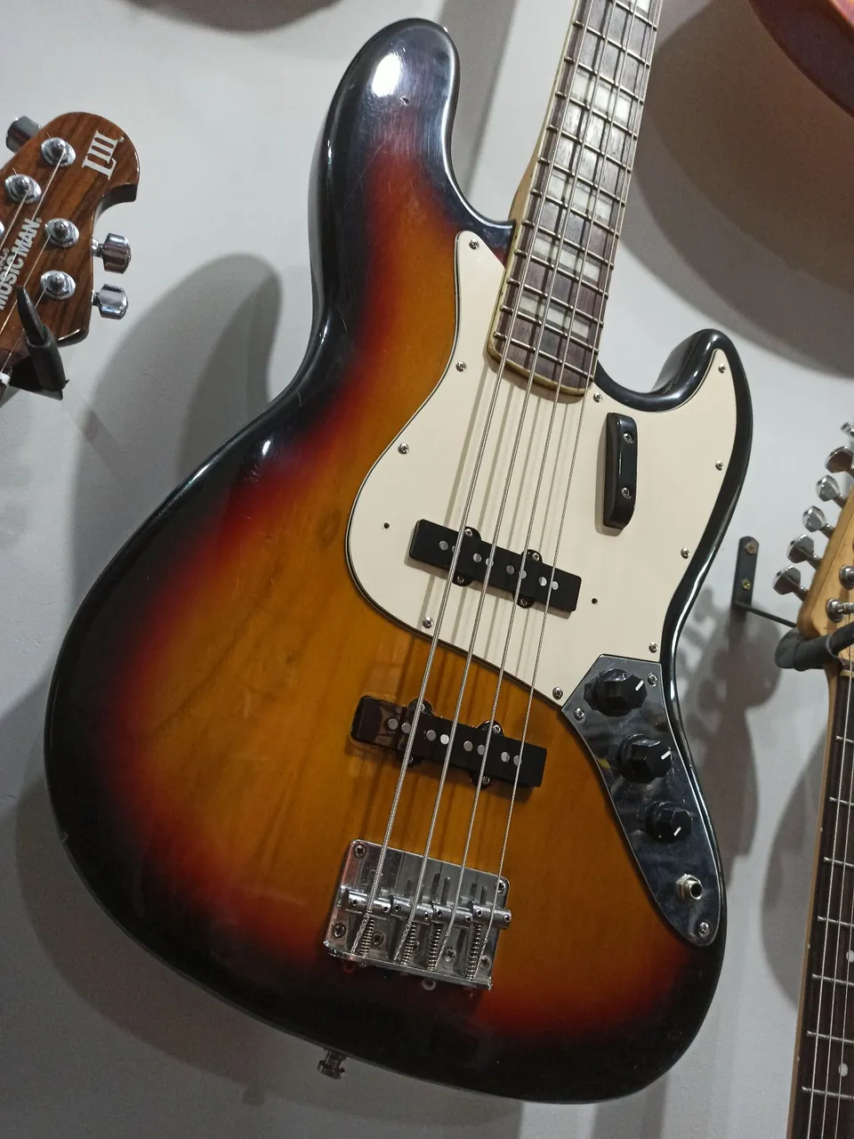 Baixo 4 Cordas Jazz Bass Sunburst