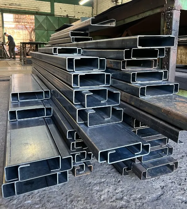 Ferragens para construção - Ferro e Aço - Metalon - U Enrijecido - Telha Metálica