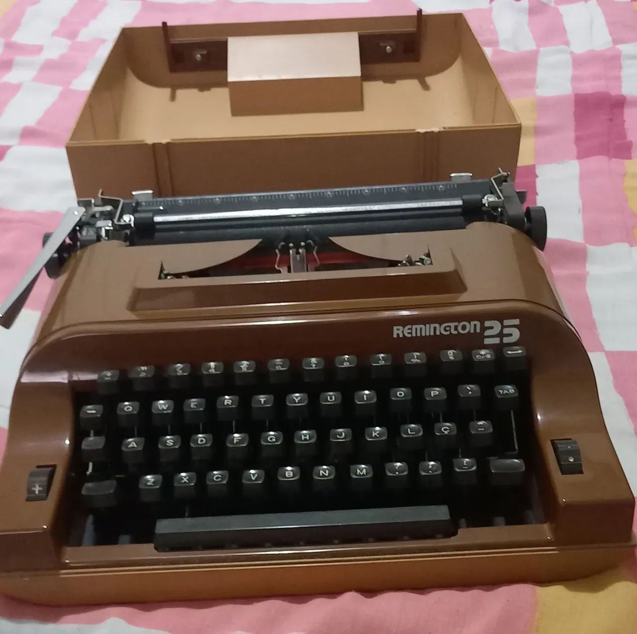Vende-se maquina de escrever remington 25