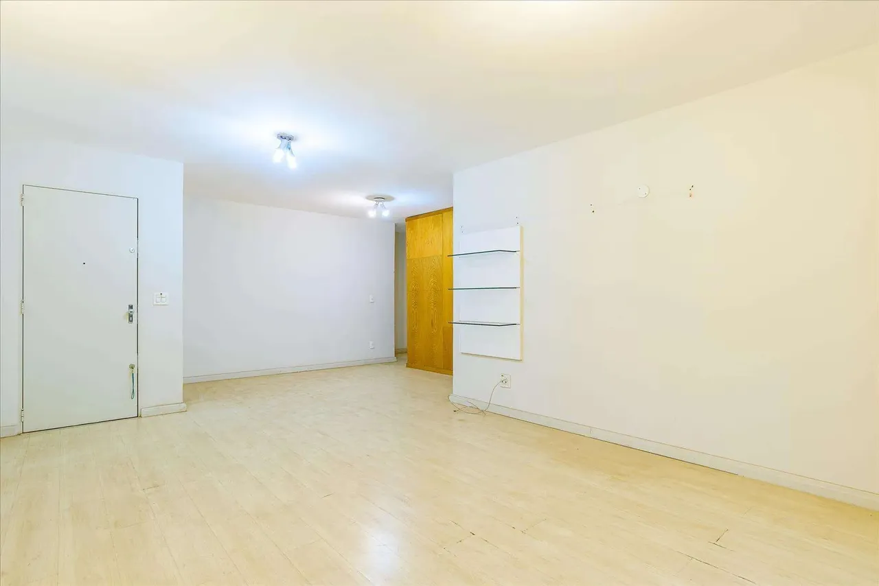 APARTAMENTO 3 QUARTOS, 128M², SQN 215 BLOCO H - Fachada ja reformada.