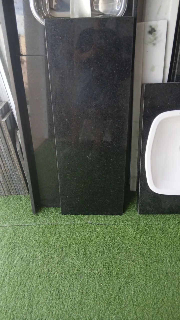 Granito sob medida,  pia e bancadas. 
