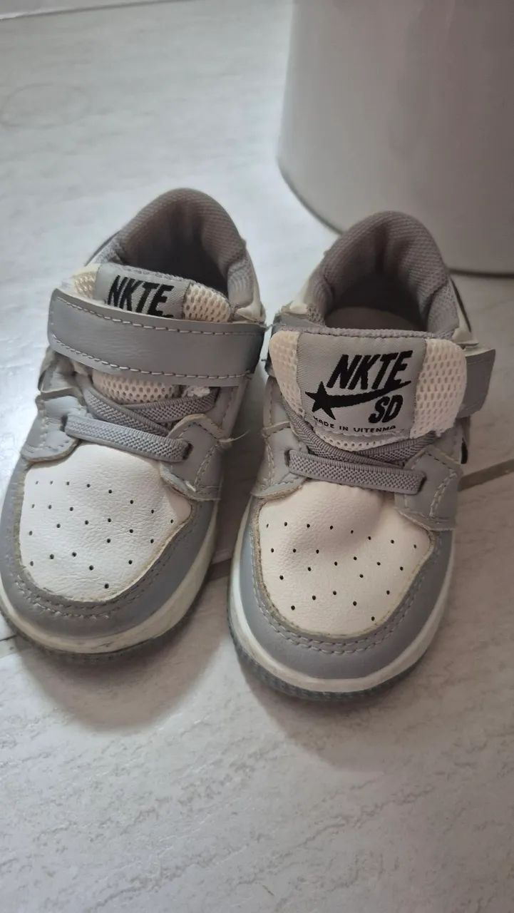 Tênis infantil cinza e branco - Foto 2