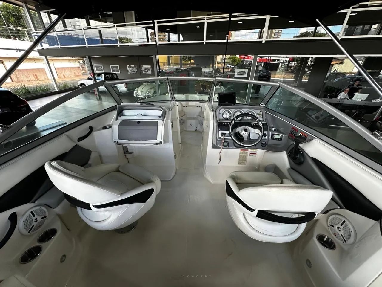 Lancha importada Valent 230, ano 2013, revisada e polida, sem detalhes. Apenas 250h de uso - Foto 6