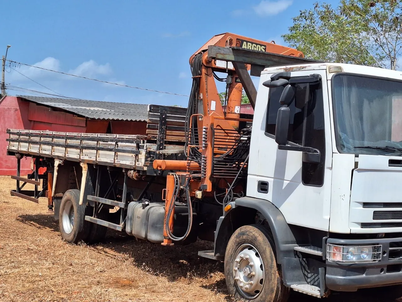 Faço frete içamento de carga e transporte de matéria para qualquer cidade