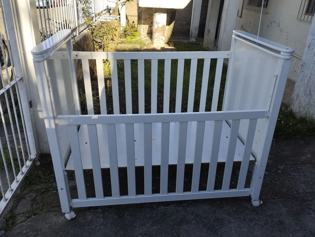 Berço que vira cama com colchão 