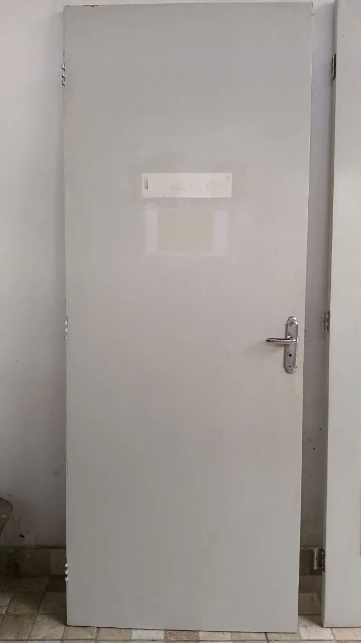 Portas 0,80m x 2,10m (Dobradiças, trincos e chaves inclusas) - 2 unidades - Foto 3