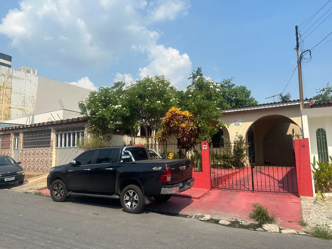 Casa para aluguel possui 250 metros quadrados com 4 quartos excelente localização