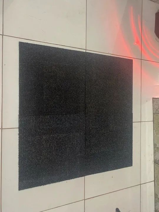 Piso flutuante em carpete azul marinho  - Foto 5