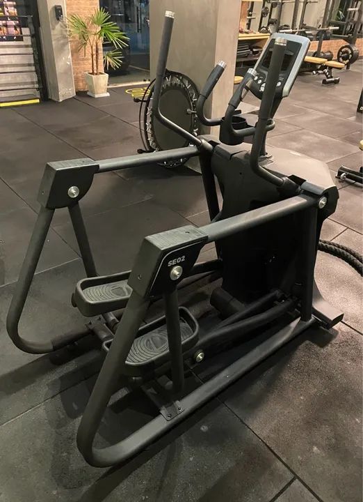 Elíptico Profissional Lion - Seminovo  - Foto 2