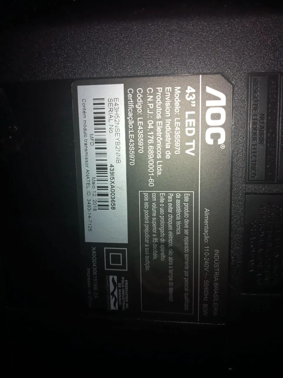 Tv AOC tela com faixas.