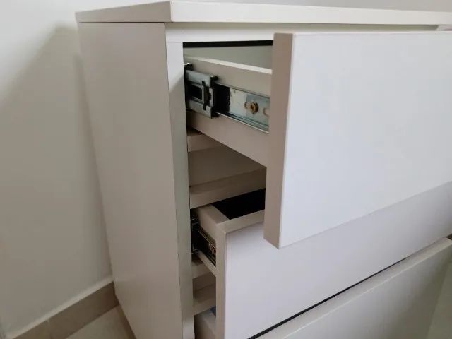 Carrinho auxiliar para consultório 