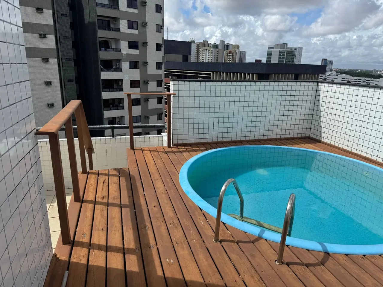 Duplex para venda tem 300 metros quadrados com 4 quartos em Renascença - São Luís - MA