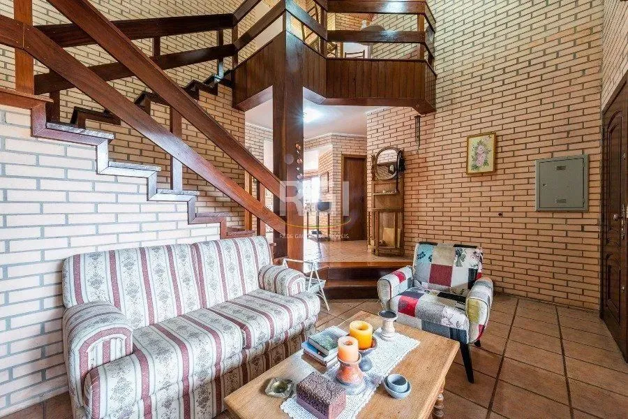 Casa para Venda - 420.22m², 3 dormitórios, sendo 1 suites, 7 vagas - Santa Terez