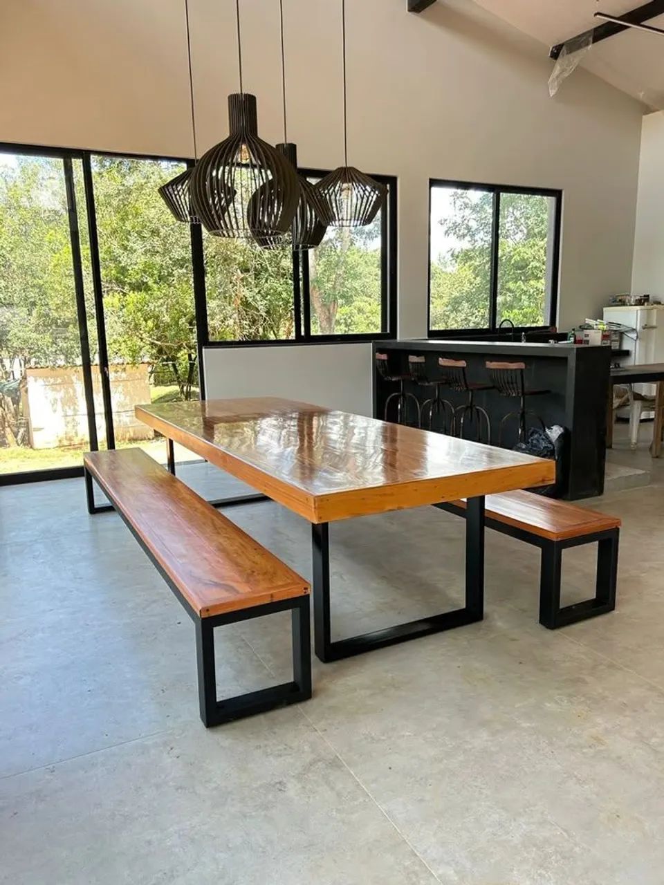 Mesa de Jantar Rústica com Bancos - Design Moderno