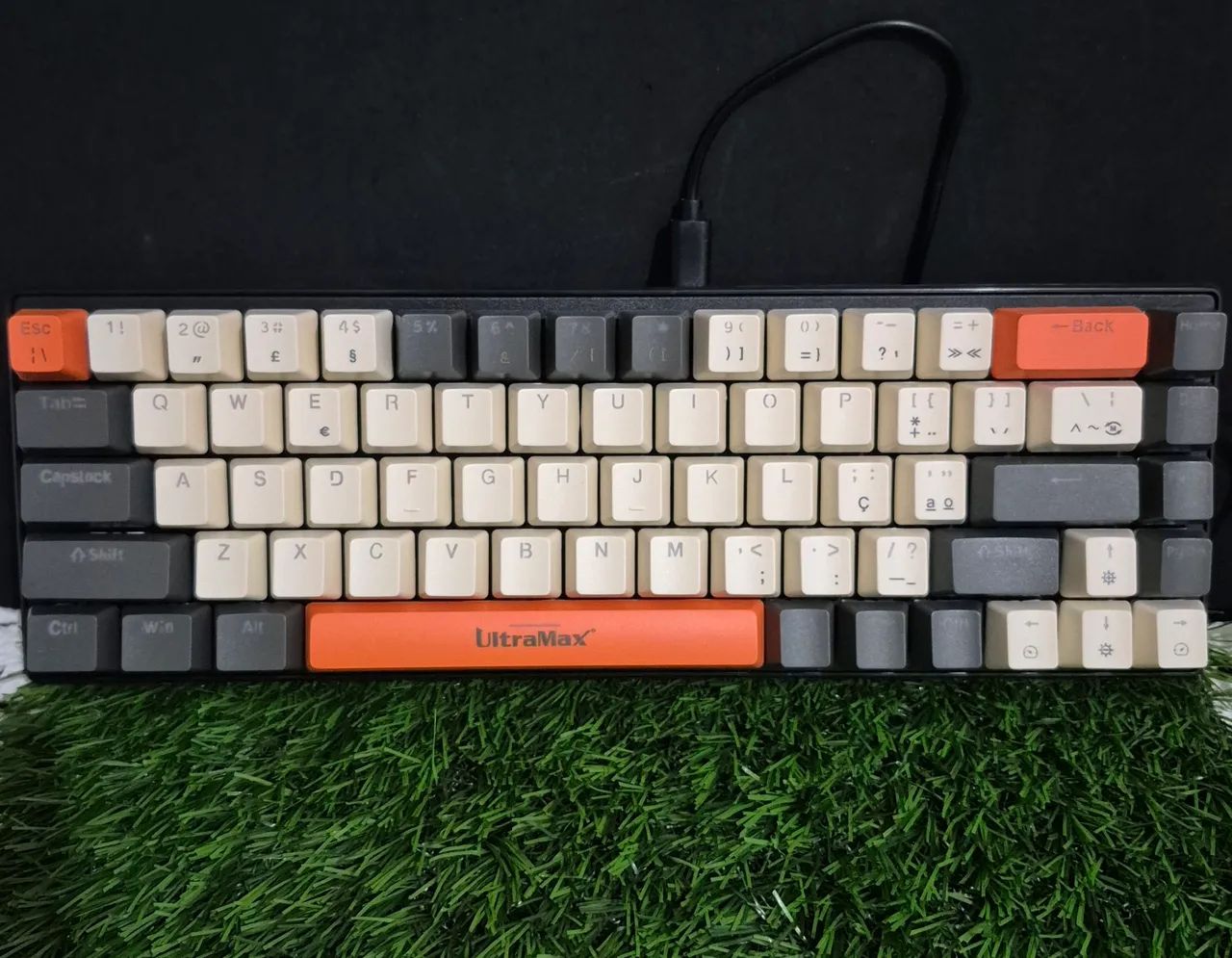 Teclado mecânico Switch Red 65% com RGB novos lacrados ENTREGAMOS!!! - Foto 2