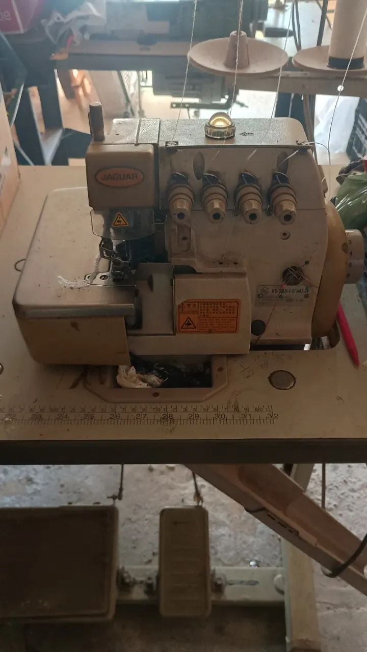 Máquina de costura interlock jaguar semi nova