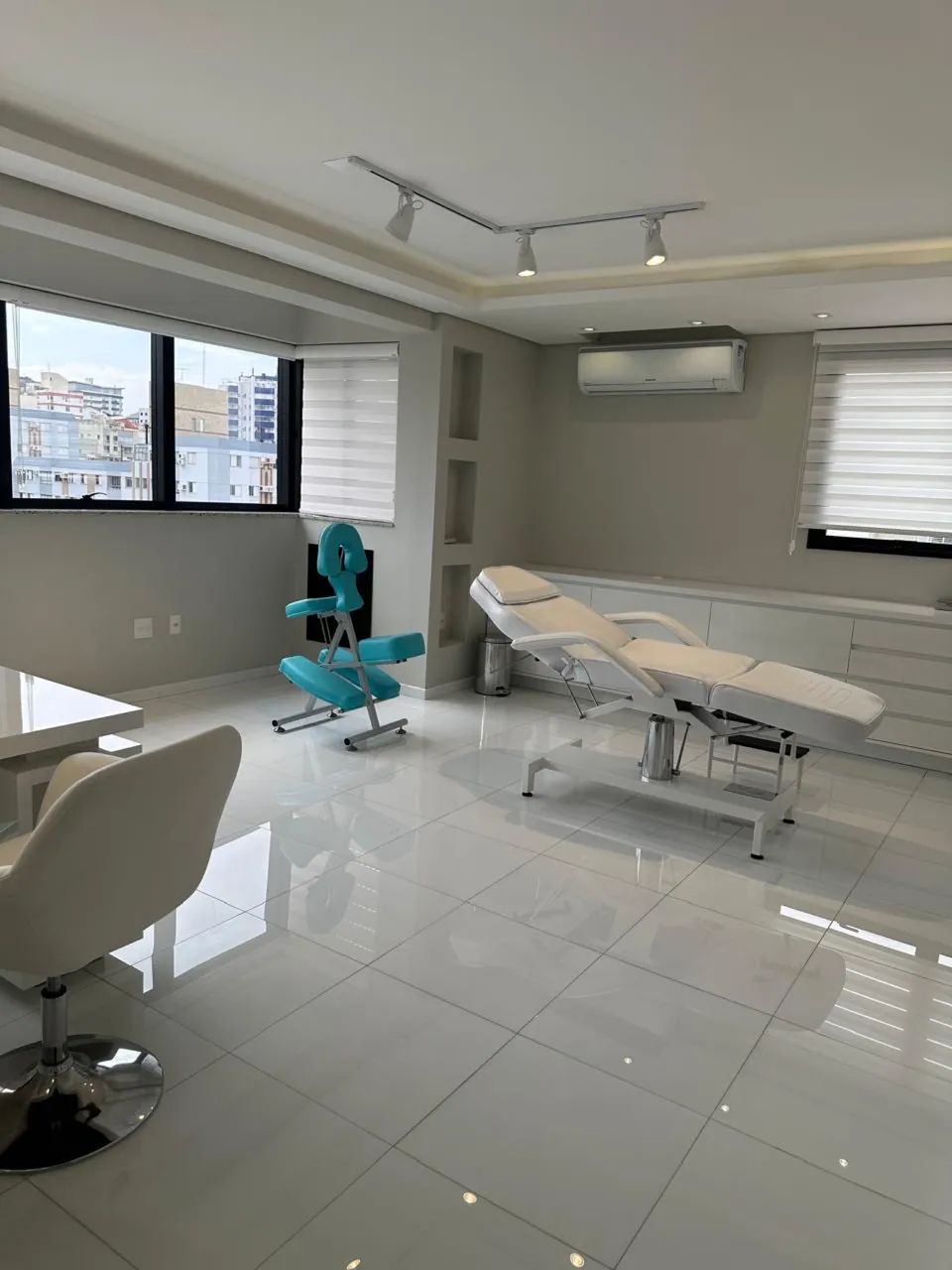 Alugo sala comercial mobiliada em coqueiros  - Foto 10