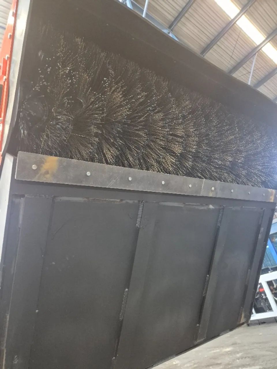 Vassoura recolhedora para mini carregadeira  - Foto 3