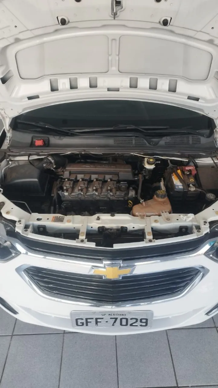Carro muito novo sem detalhes