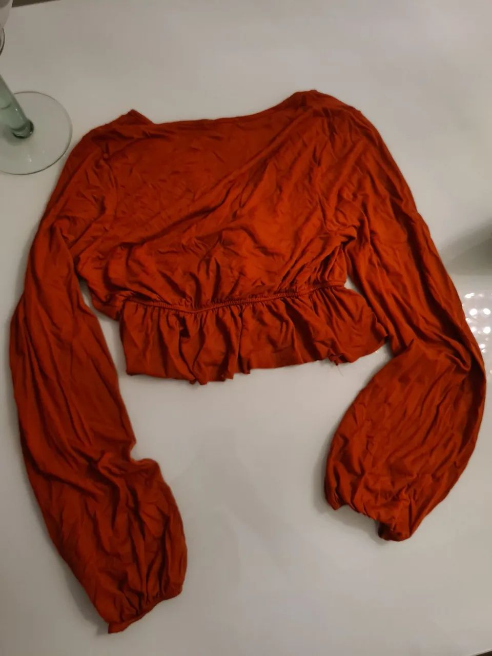 Cropped boho marrom tijolo com amarração e babado blank - Foto 4