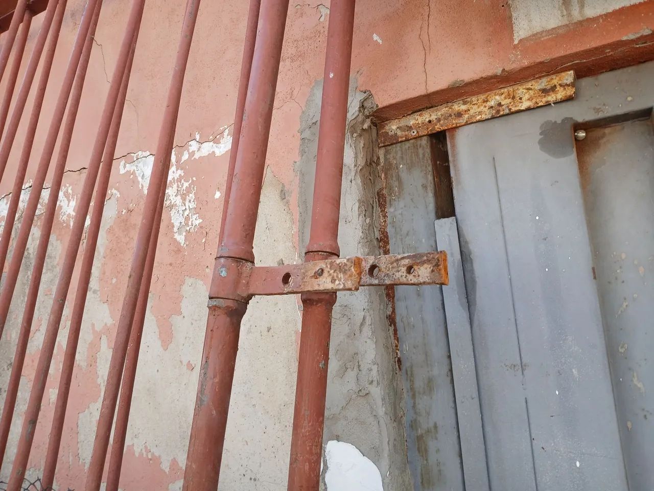 Portão de ferro reforçado64198290748161124