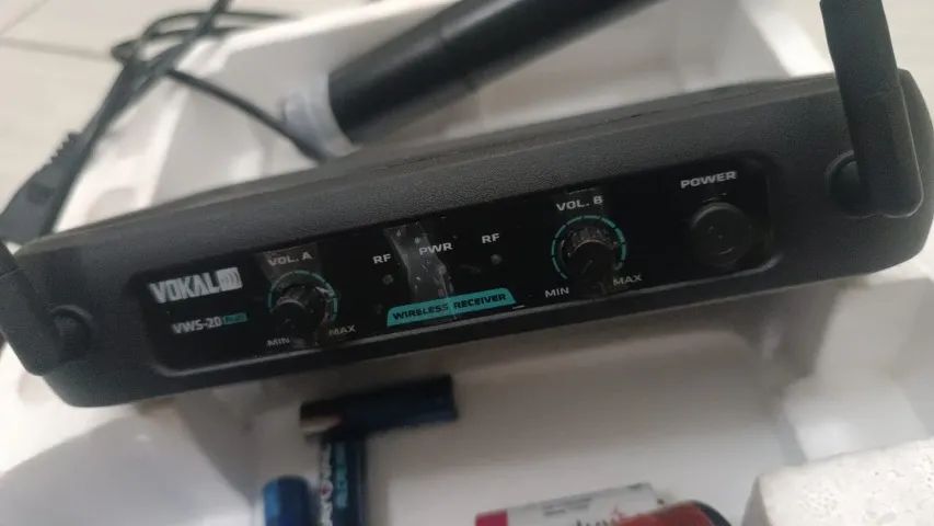 WIRELESS VOKAL MICROPHONES + BASE + ACCESSORIES - READY TO USE!64352268953089123