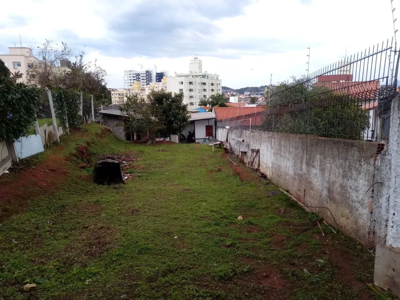 Terreno com 690m² + 2 casas - À venda no Estreito - Foto 2