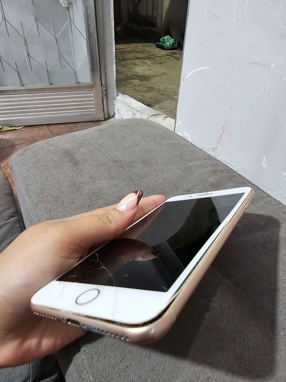 IPhone 8 Plus *leia a descrição - Foto 3