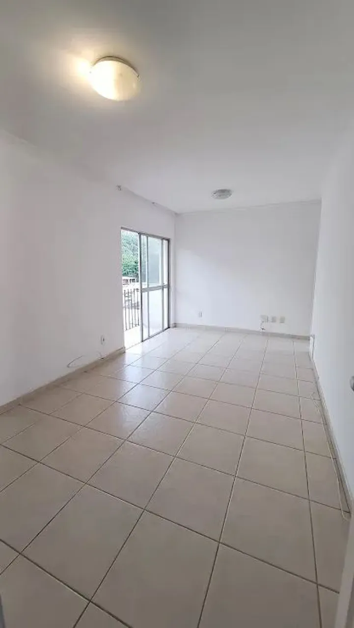 Imóvel para locação possui 58 m² com 2 quartos varanda e garagem em Inhaúma - Rio de Janei