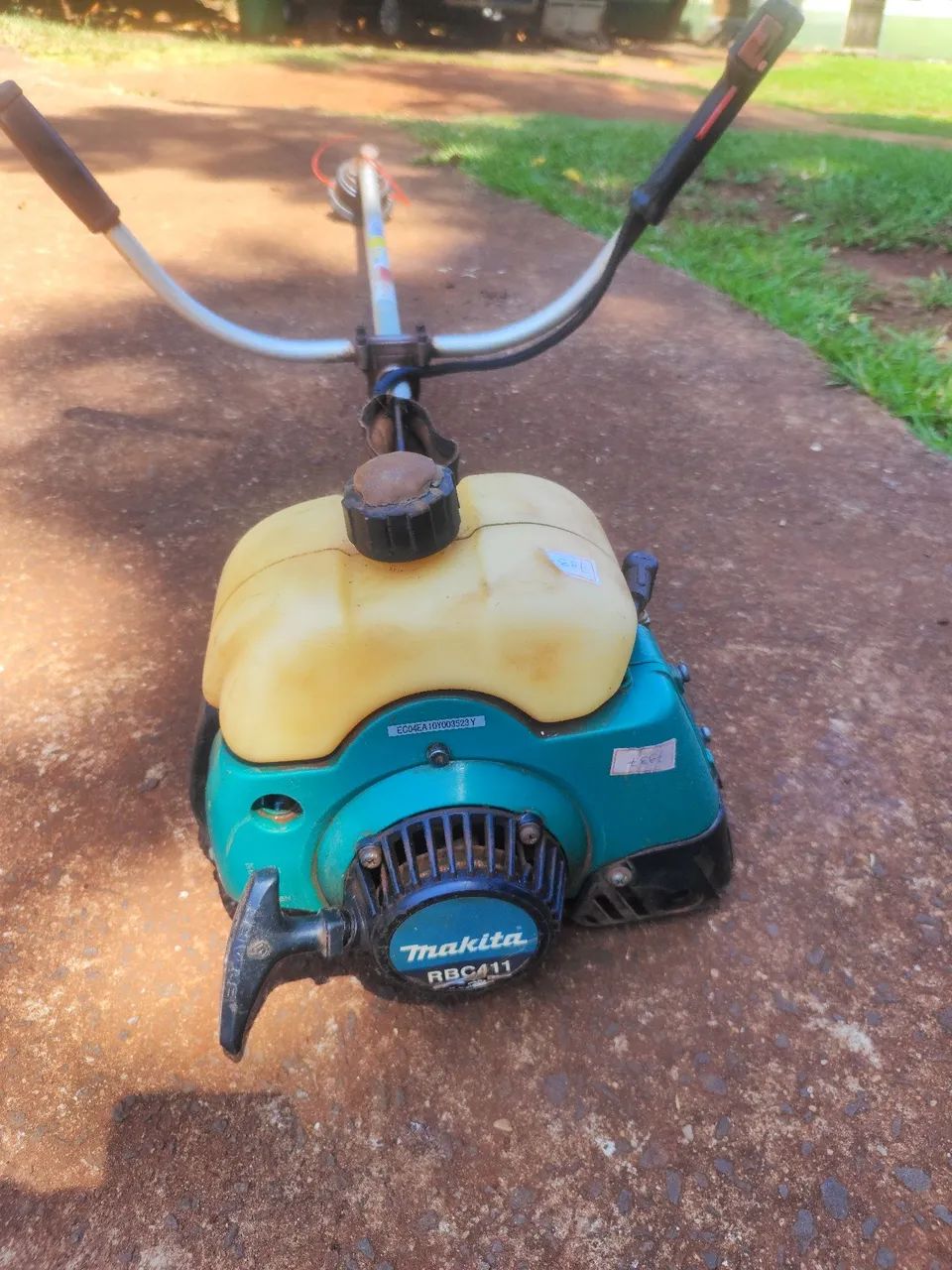 Roçadeira Makita RBC411