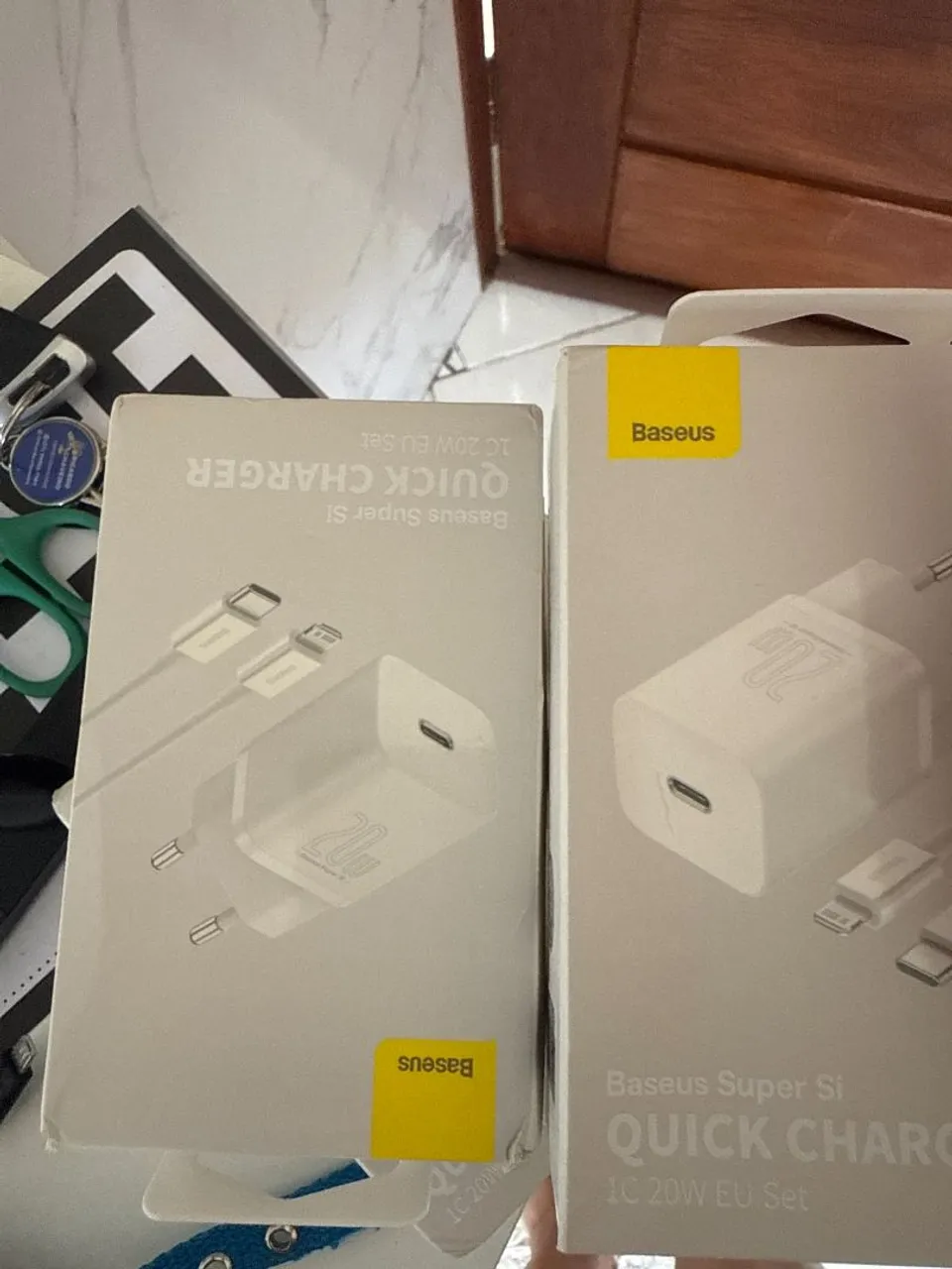 Carregador iphone baseus tubo 20w