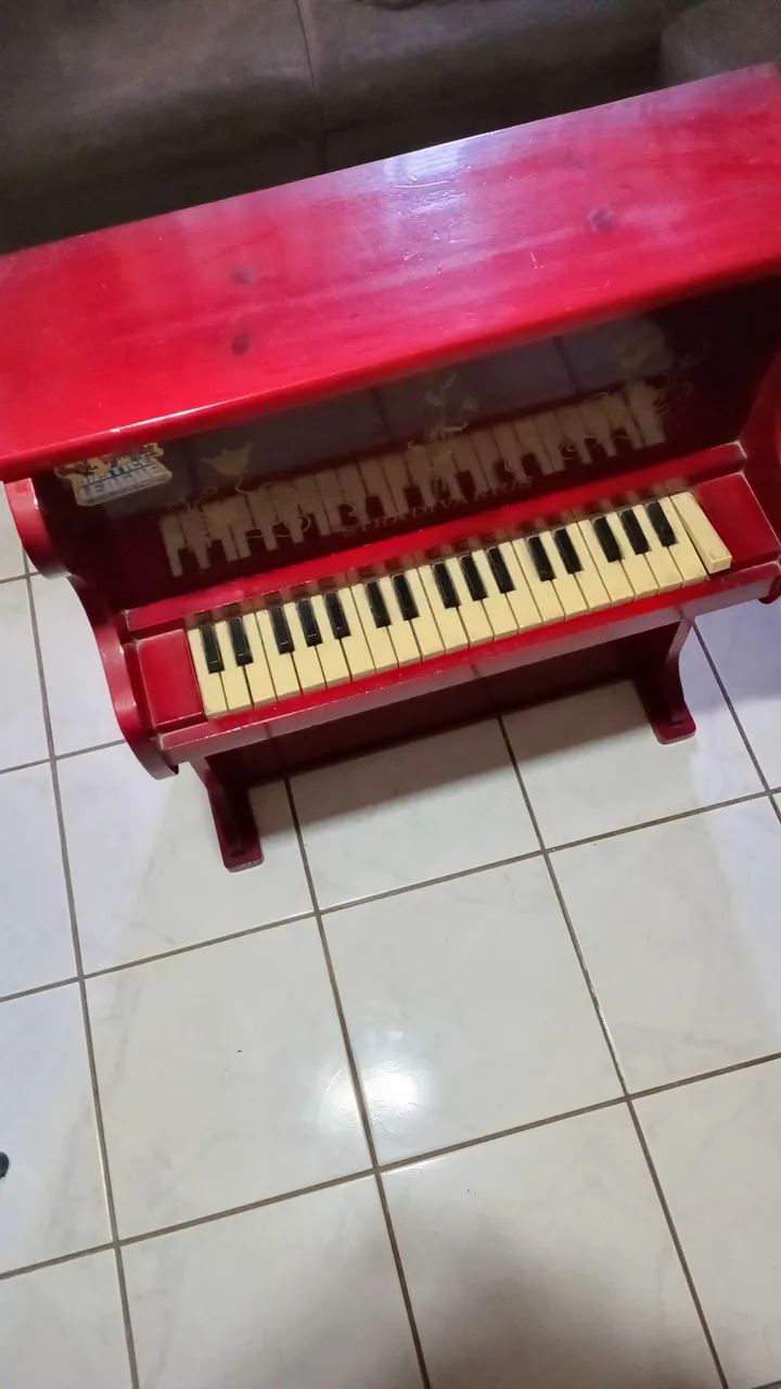Piano Infantil Vermelho