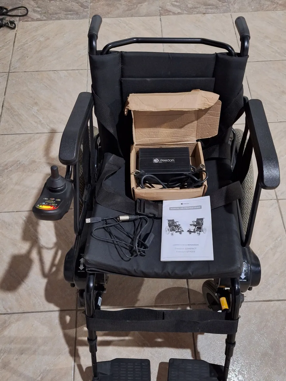 Cadeira de Rodas Elétrica Freedom Compact