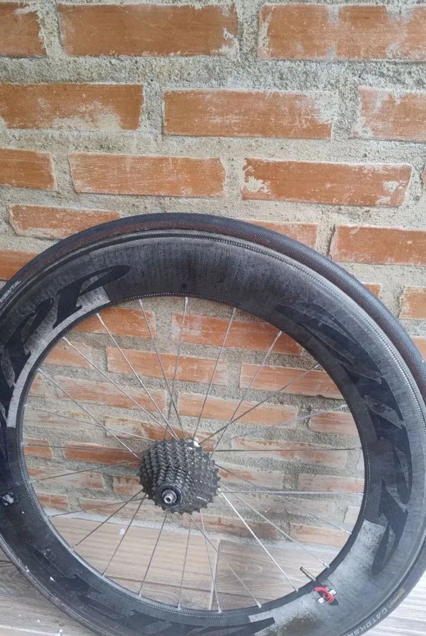 Roda de Carbono Zipp traseira 