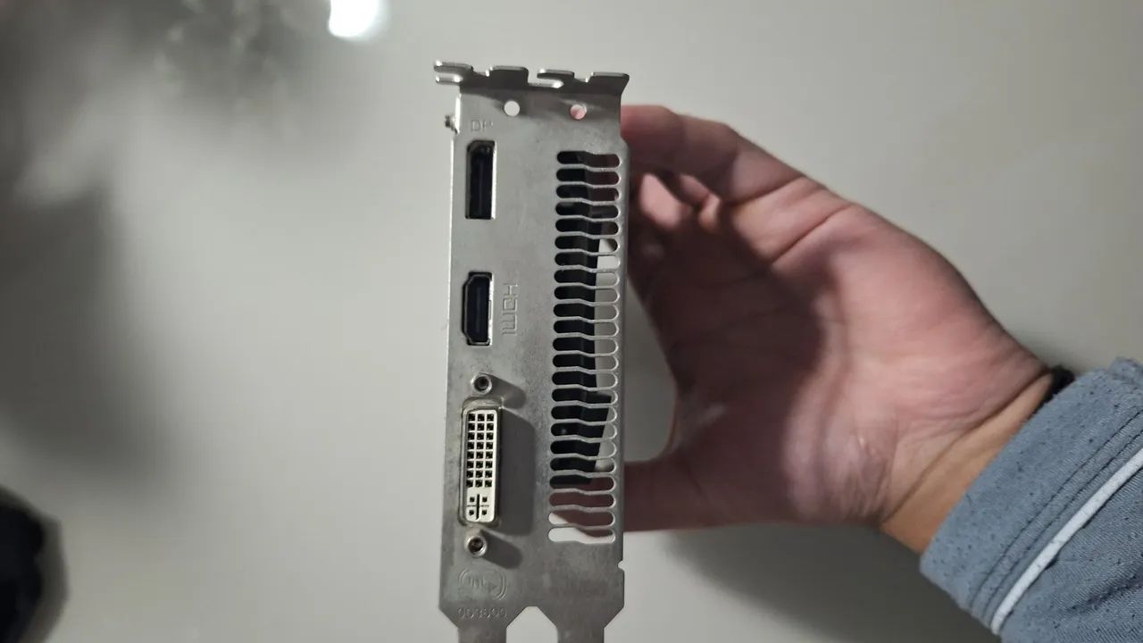 Placa de Vídeo AMD Radeon R7 260X 2GB GDDR5 - Foto 3
