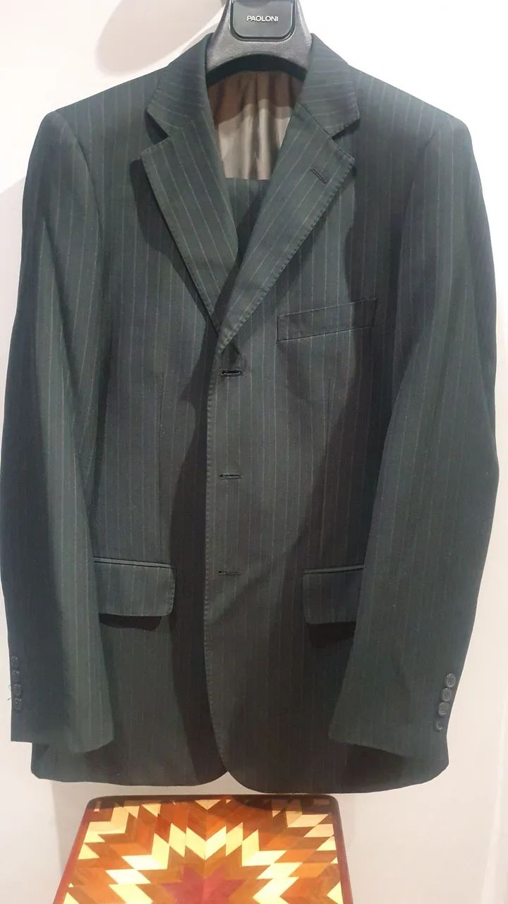 Terno Risca de Giz Preto Tamanho 48 - Elegante e Conservado - Asa Sul Brasília