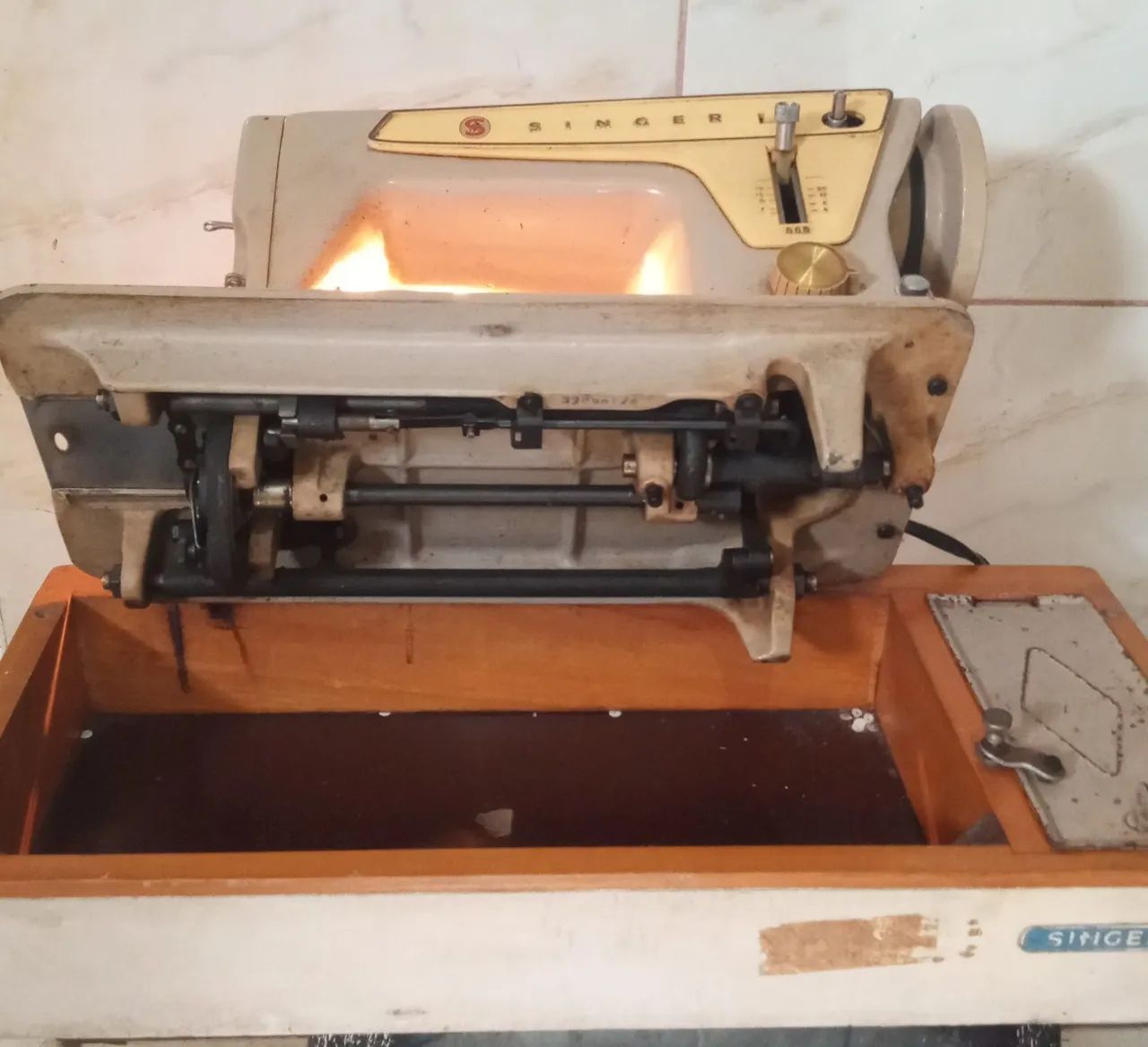 Máquina de Costura Singer 660 - Foto 2