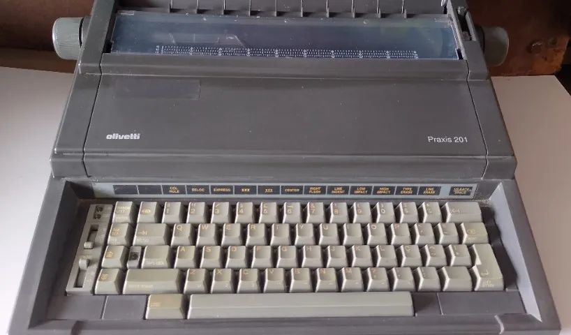 Máquina De Escrever Olivetti Praxis 201 - Foto 3